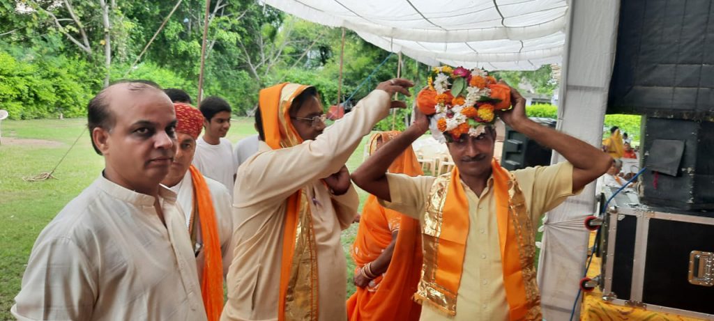 शोभा यात्रा के साथ संगीतमय शिव महापुराण कथा का शुभारंभ