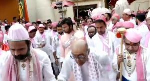 श्रीनाथजी में अधिक मास पर ‘सघन कुंज’ मनोरथ, लालबाग में बिराजे लाडले लाल, अधिक ज्येष्ठ कृष्ण त्रयोदशी पर निकली भव्य शोभायात्रा, फव्वारों से बरसा सावन-भादो