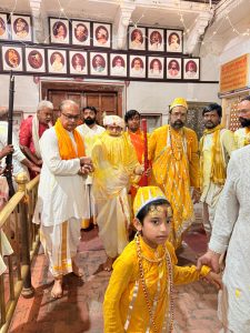 नंद महोत्सव पर ‘नंद घर आनंद भयो’ से गूंज उठी श्रीनाथजी की हवेली, दूध-दही और केसर से सराबोर हुई पुष्टि सृष्टि
