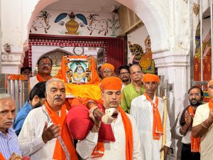 श्रीनाथजी की हवेली में हर्षोल्लास से मनाया जा रहा श्री कृष्ण जन्मोत्सव, नंदमहोत्सव पर खेलेंगे केसरयुक्त दूध दही की होली
