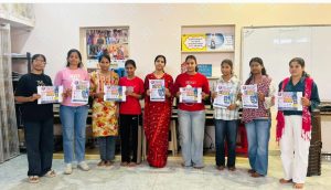 घर की दहलीज पर साइबर पाठशाला, 50 से ज्यादा घरों में महिलाओं को सिखाया ऑनलाइन वित्तीय सुरक्षा का पाठ